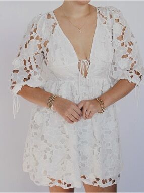 Storia White Floral Lace Mini Dress